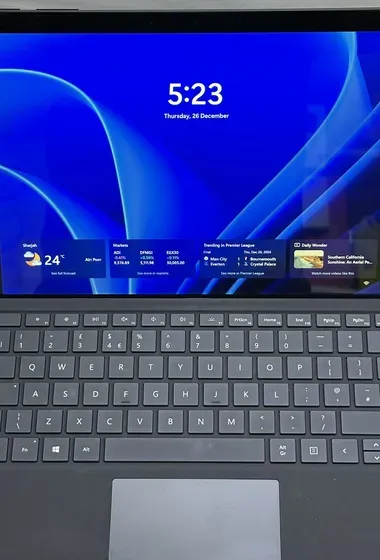 Microsoft Surface Pro 7+. Core i5 11th gen. Ram 8GB. SSD 256GB. Original keyboard. Original Charger