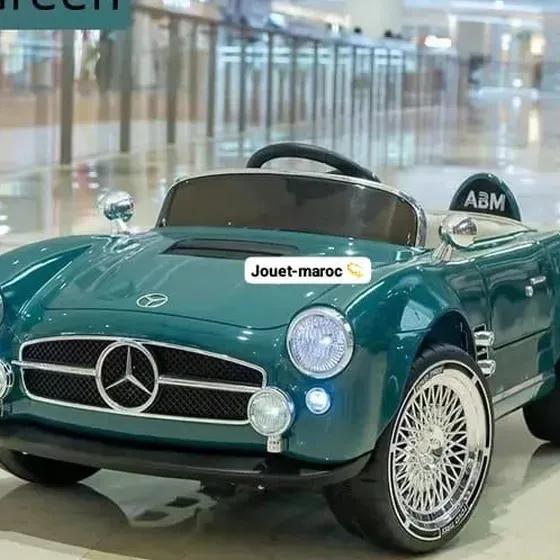 La voiture Mercedes Classic 300