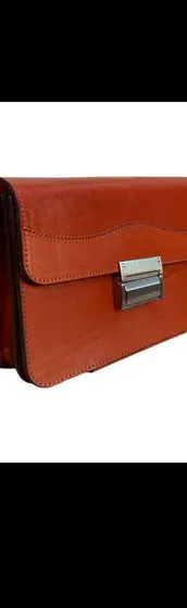 حقيبة من الجلد الطبيعي مزودة بسحاب وقفل My natural leather bag is equipped with a zipper and a lock