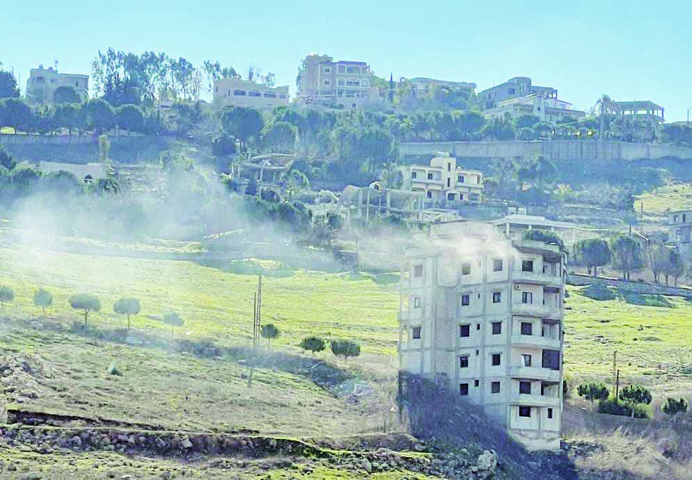 
                                        لبنان يترقب بحذر موعد انسحاب إسرائيل الأحد
                                