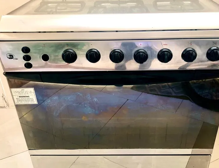 Urgent Sale! ELITE LARGE 5 BURNER OVEN FOR PROFESSIONAL COOKING IN VERY CLEAN CONDITION!