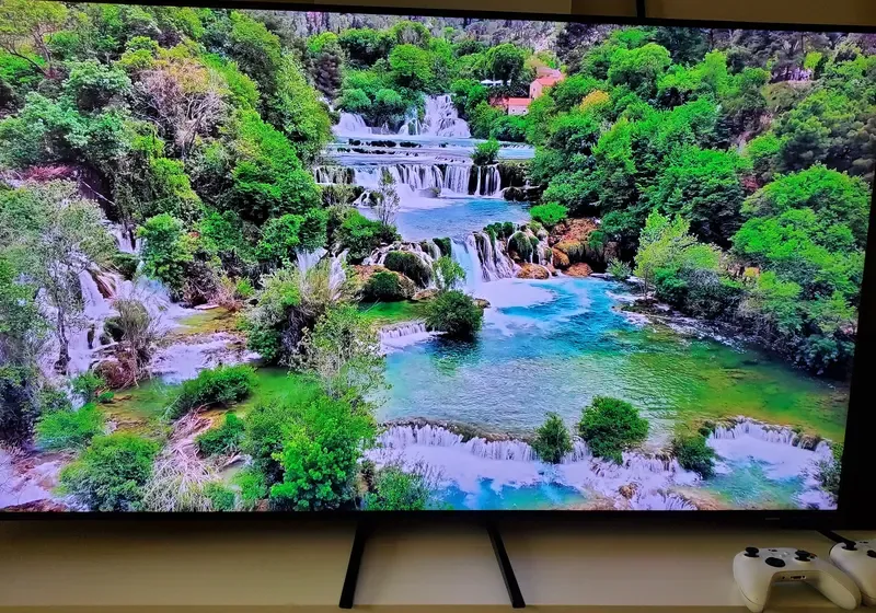 Samsung 4K QLED TV 55 inch 2023 Model: Q80C, flowless screen, crash price