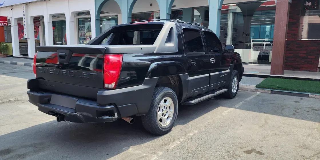 Chevrolet Avalanche 2002 full option 4×4 American specification without accident in uae first owner