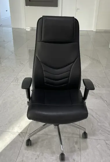 كراسي مكتب / متوفر 7 قطع office chairs 7 pc