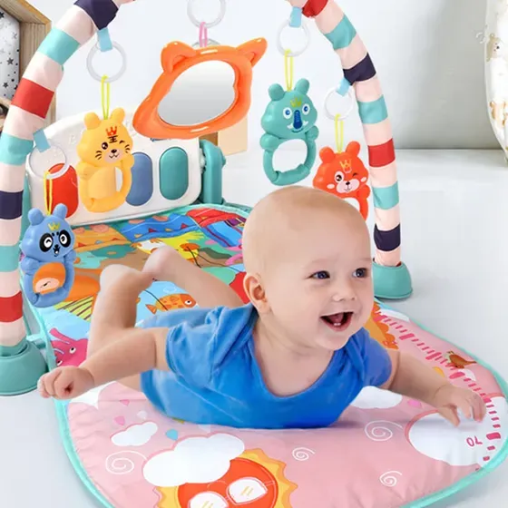 اجعل طفلك متحمسًا للعب مع صالة الألعاب الرياضية. Get your baby excited to play with an activity gym.