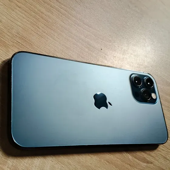 iPhone 12 Pro عيب لا نضيف الجهاز و مع ضمان 3أيام