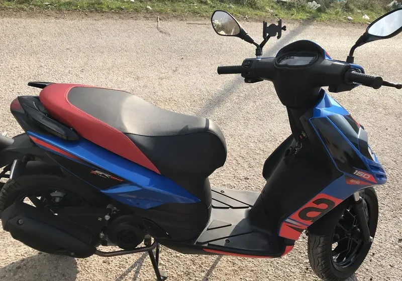 سكوتر ابريليا 155cc بحالة الوكالة  ماشي 5ألاف