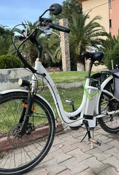 Vélo électrique maque HILLT ECKS BIKE