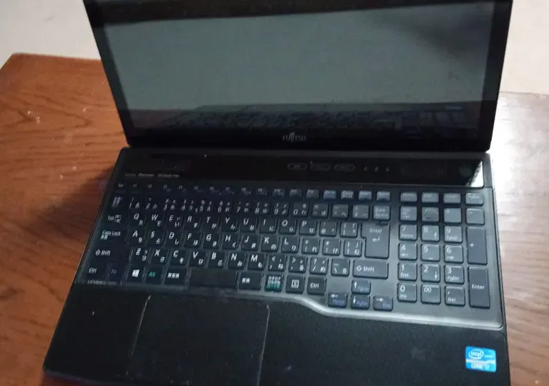 لاب توب ياباني Fujitsu lifebook Ah77 J