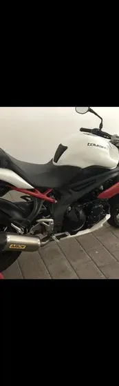 للبيع دراجة ريسنغ Triumph Speed Triple S 1050cc