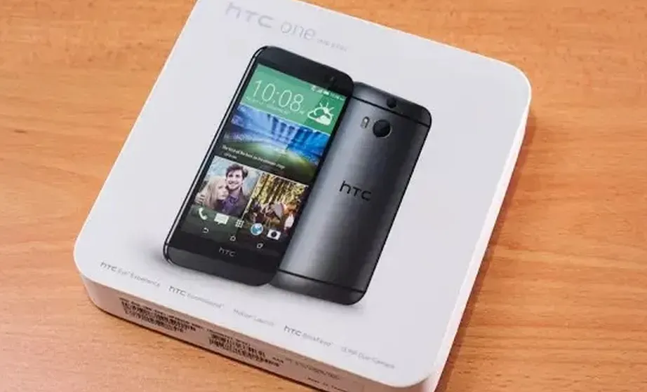 بحالة جيده مع كرتونه Htc one m8