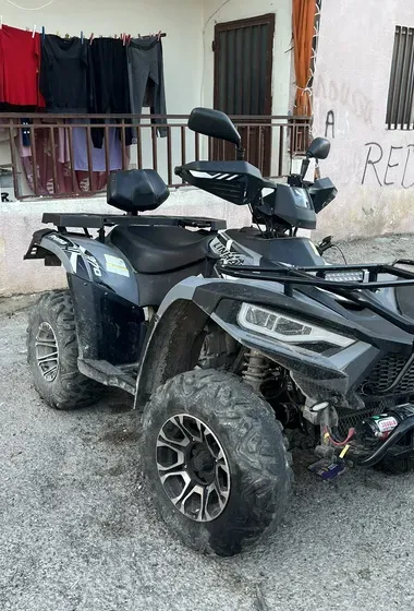 Linhai 370C ATV هي دراجة رباعية قوية مصممة للأداء العالي على التضاريس الوعرة