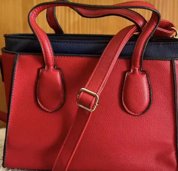 LYNE’S Crossbody Bag