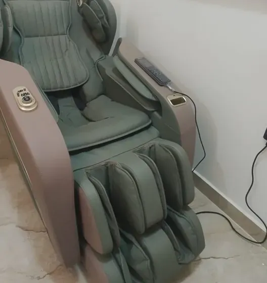 For Sale: Massage Chair – Excellent Condition  للبيع: كرسي مساج  بحالة ممتازة