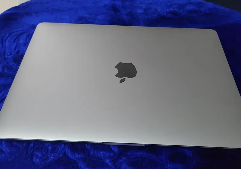 MacBook Pro M2 13 inch -ماك بوك برو نسخة إم 2