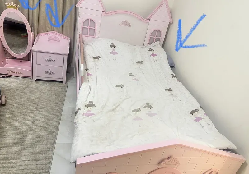 Princess bedroom غرفة نوم برنسس من home center في حالة ممتازة