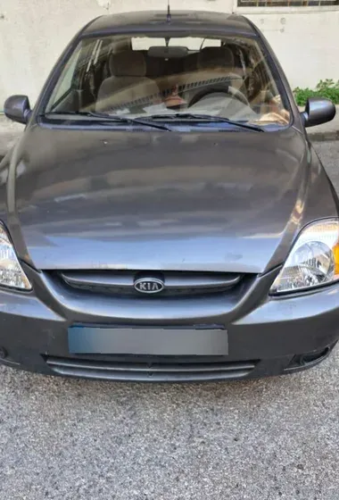 سيارة للبيع نضيفه موجودة بمنطقة الزلقا - المتن Kia Rio Station 2005 for sale