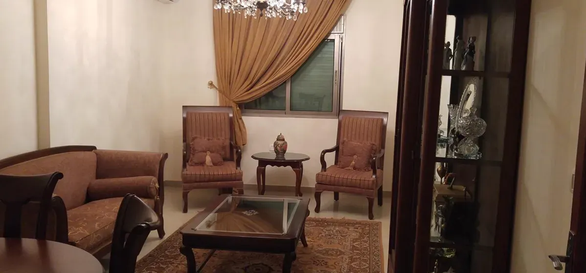 Fully furnished 3/2 bedroom apartment in a very quiet street  شقة مفروشة في شارع هاديء.السعر1000$