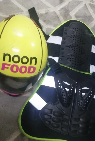 noon helmet and safety jacket for motorbikes used-good contact for buying its important for bikers