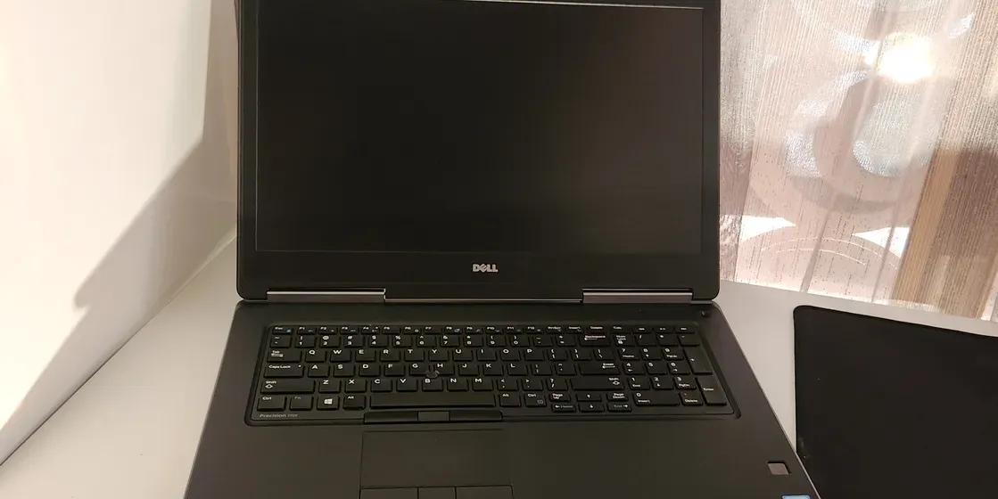 Dell precision 7720  لابتوب نضافته %100 مع ماوس لاسلكي هديه وكامل الملحقات