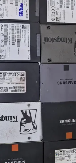 Pull out samsung /Kingston/ WD & chines mix brand SSD for sale 120/128 GB